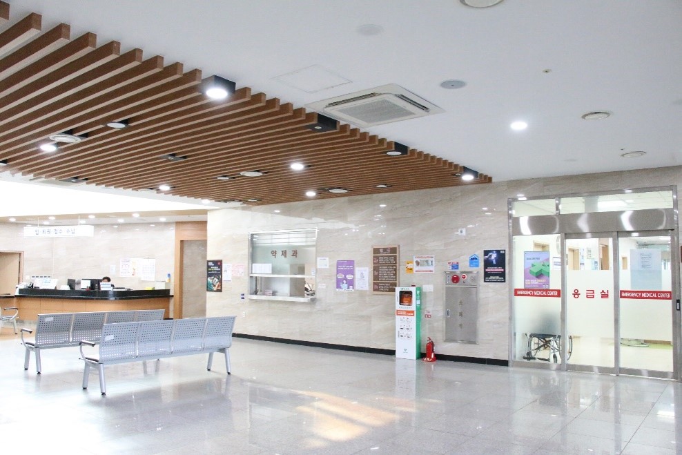 백령병원 로비